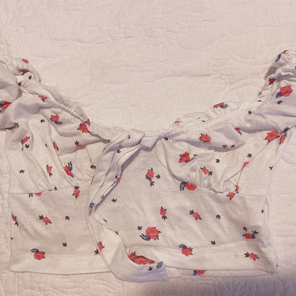 Shein floral crop top - Picture 3 of 4